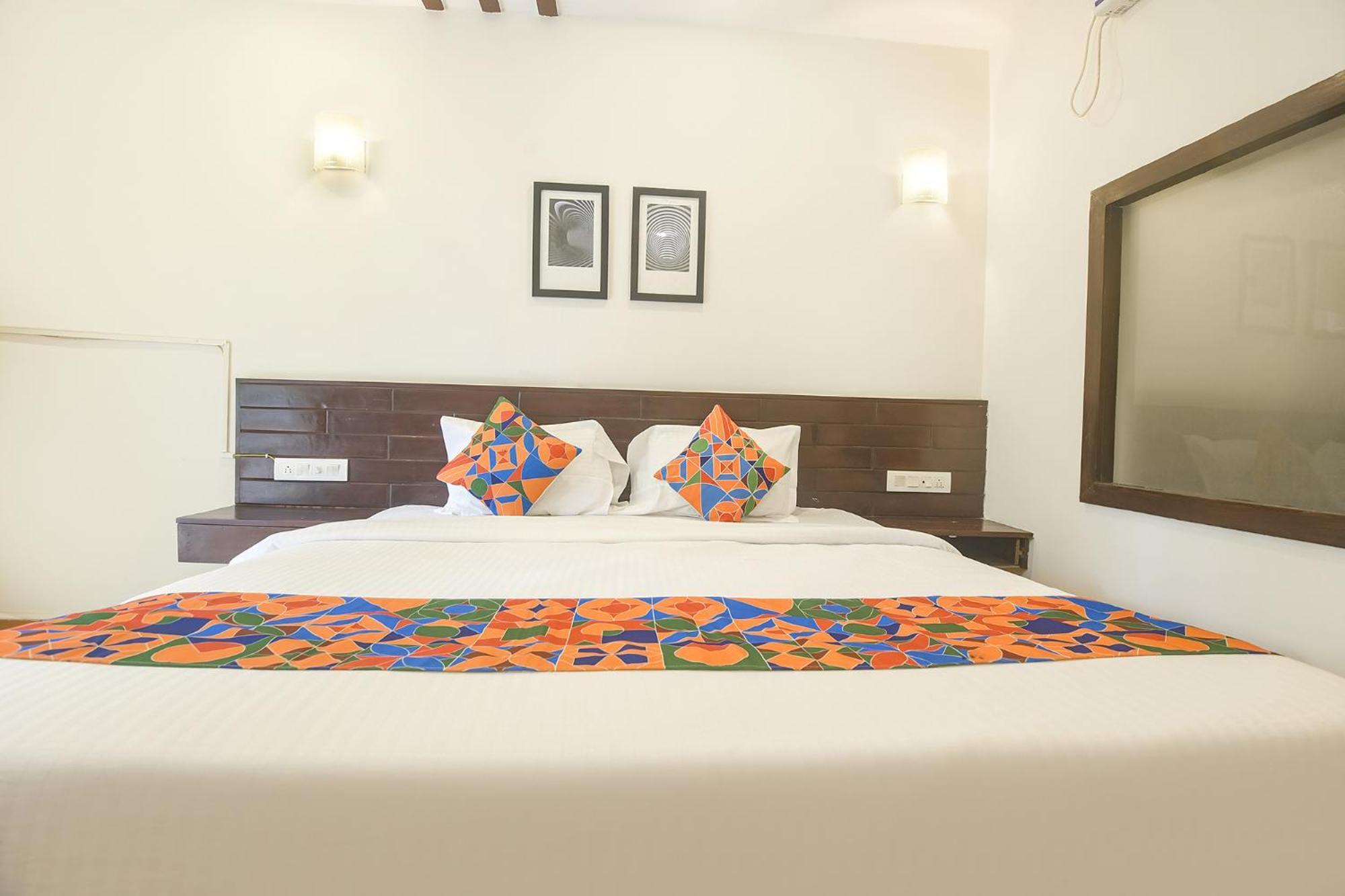 Fabhotel La Volga - Nr Morjim Beach Екстериор снимка
