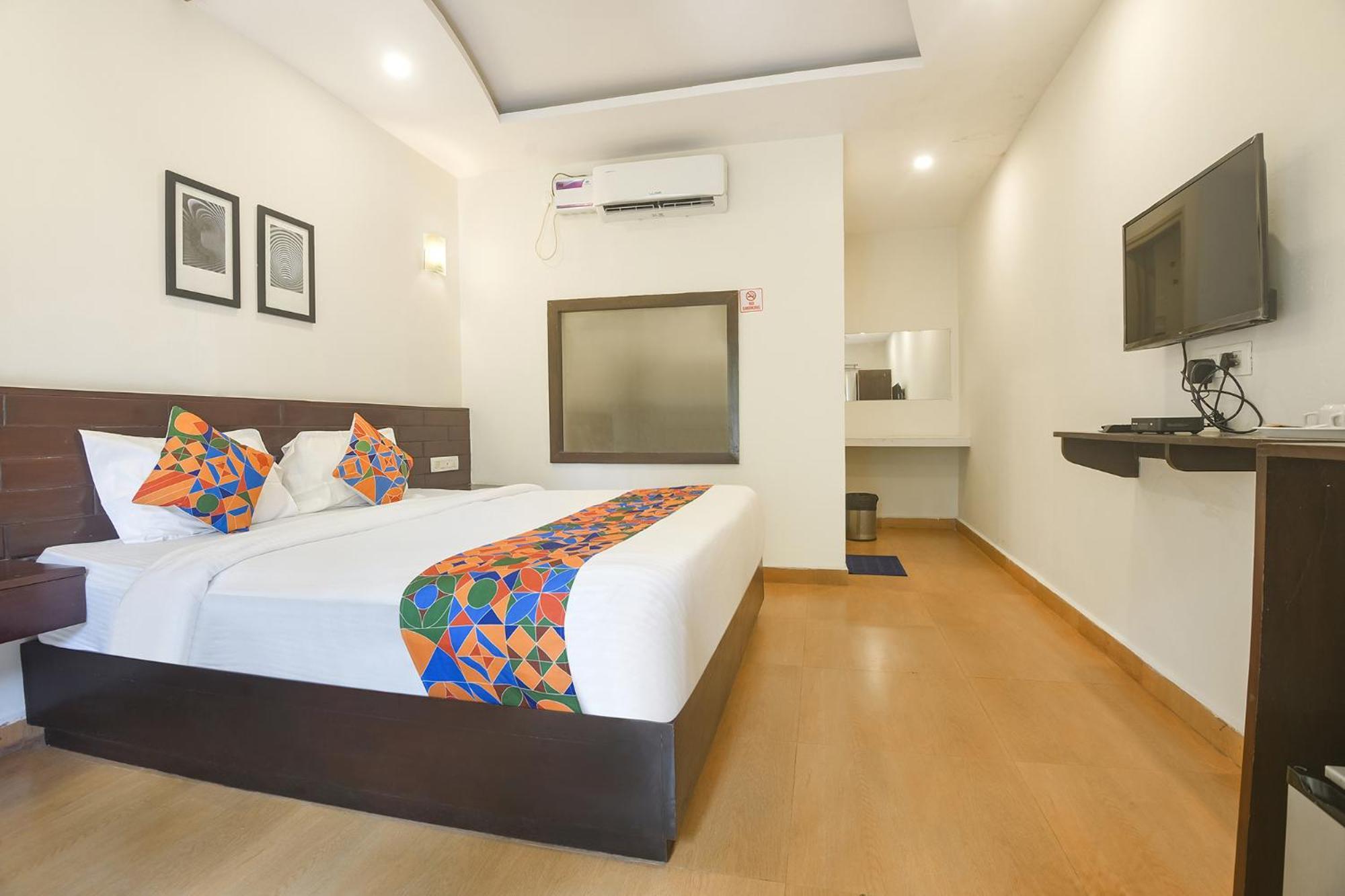 Fabhotel La Volga - Nr Morjim Beach Екстериор снимка