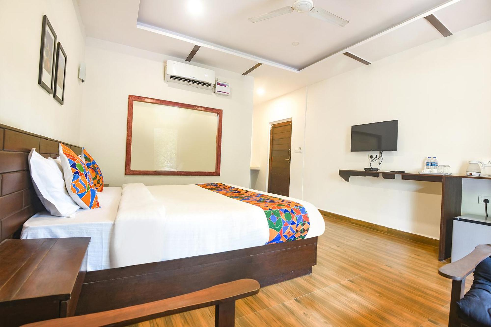 Fabhotel La Volga - Nr Morjim Beach Екстериор снимка