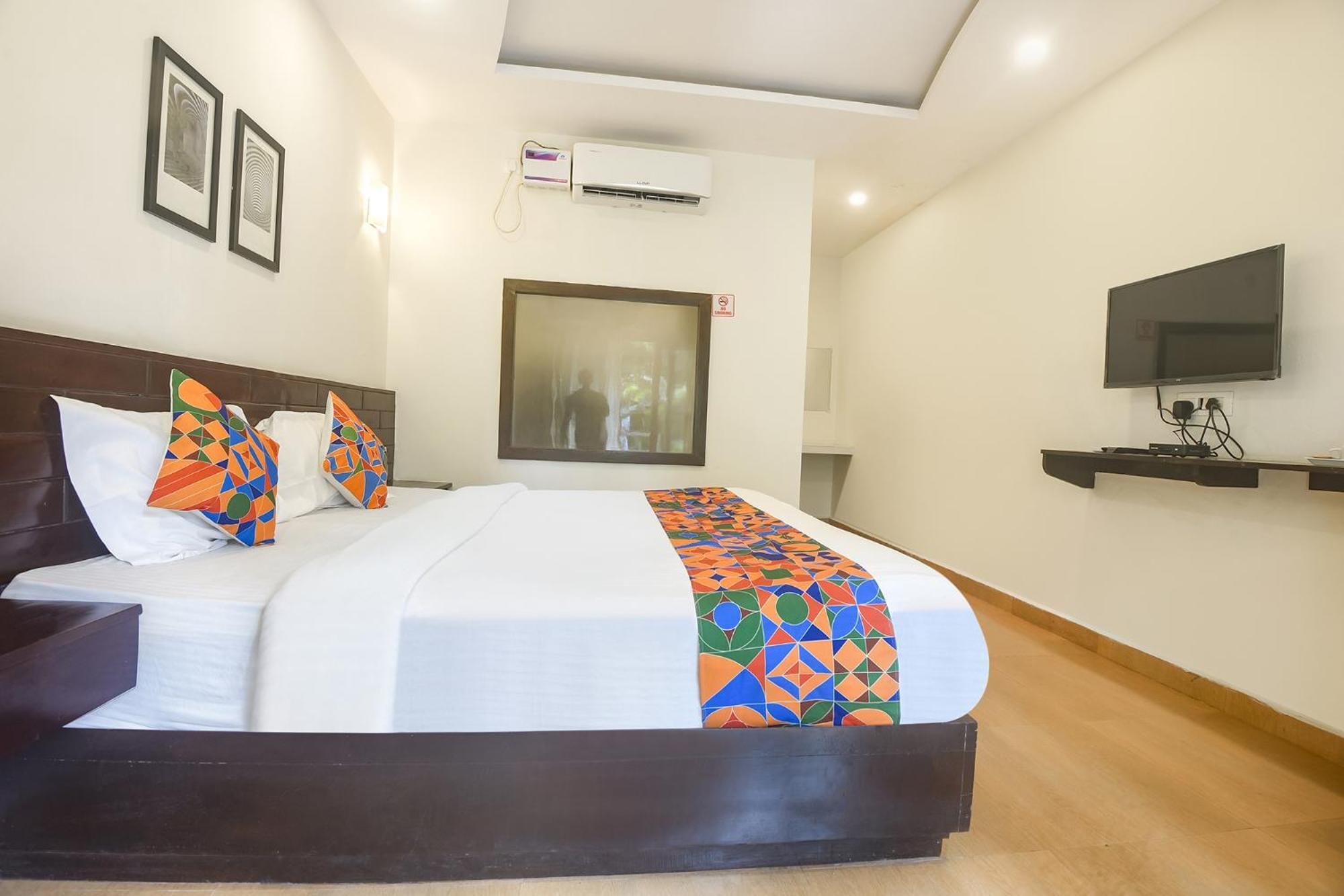 Fabhotel La Volga - Nr Morjim Beach Екстериор снимка