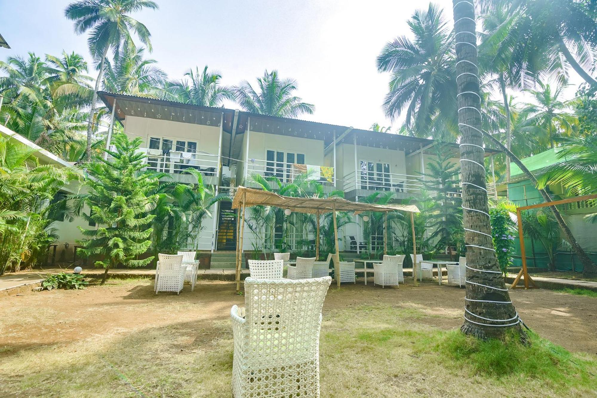 Fabhotel La Volga - Nr Morjim Beach Екстериор снимка