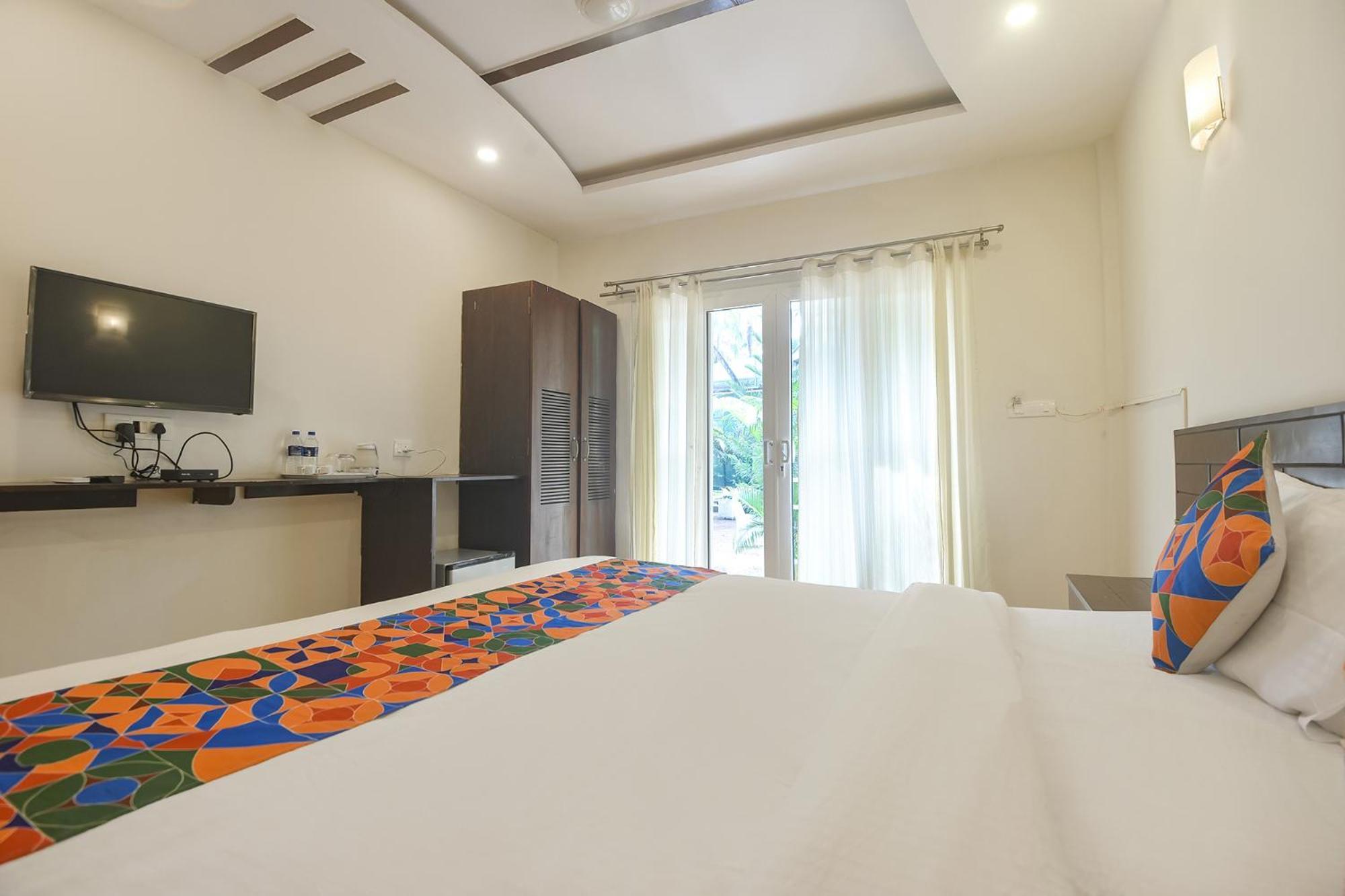 Fabhotel La Volga - Nr Morjim Beach Екстериор снимка